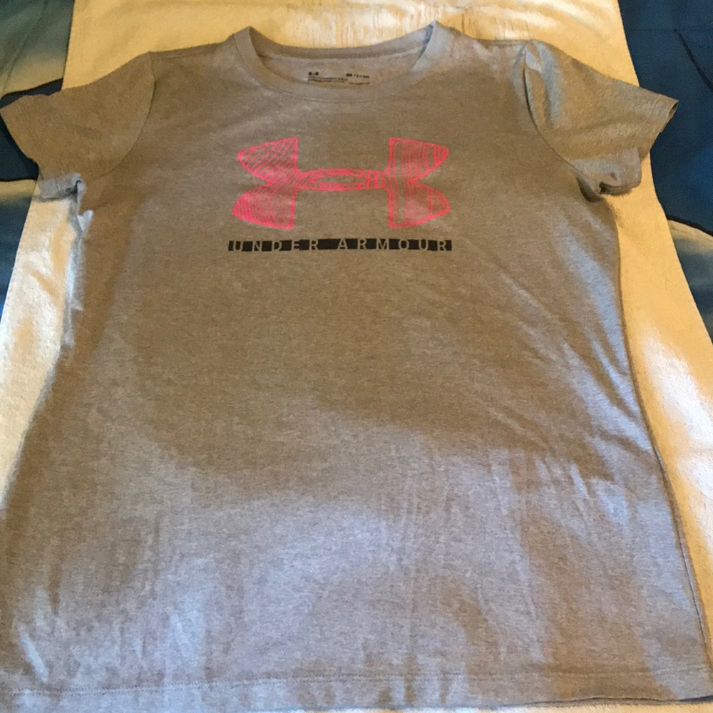 Woman’s Under Amour Loose Fit Heat Gear Shirt